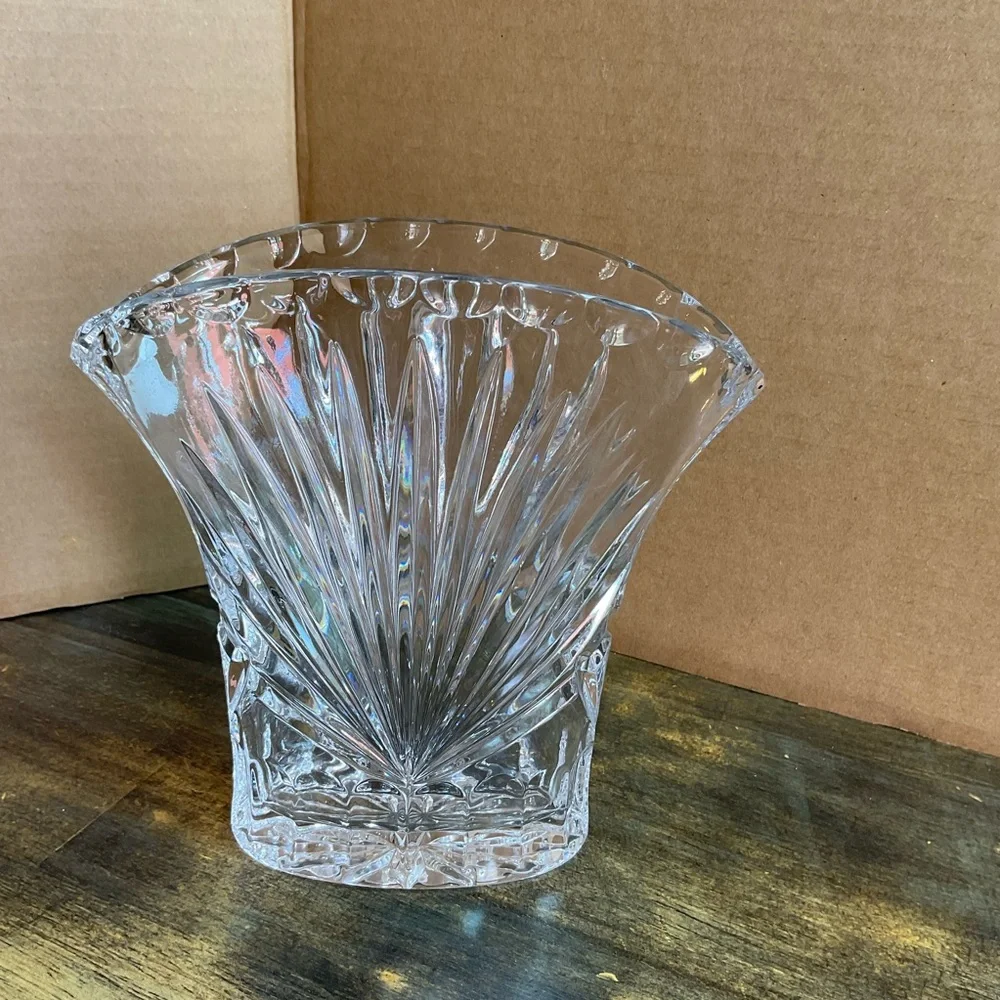 Crystal Fan Vase – Sunburst Pattern – Heavy Pressed Lead Crystal – Scalloped Rim